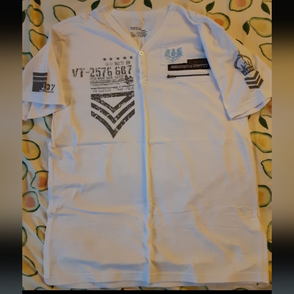 MENS VERTICAL SPORT BUTTON V-NECK SIZE LARGE